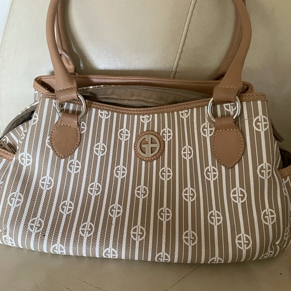 Giani Bernini gorgeous hardly used purse. - Picture 2 of 7